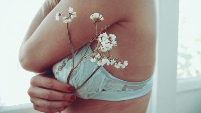 female-832266_1280-1140x641